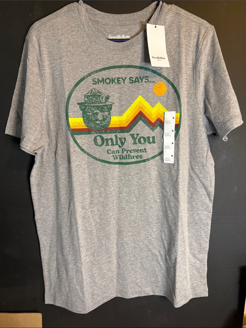 Goodfellow & Co Grey Short-Sleeve Smokey Says Graphic Tee size Medium